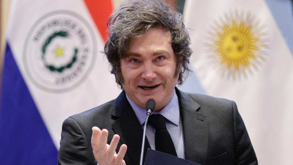 Milei pone en marcha un polémico plan para sacar de «debajo del colchón» los dólares escondidos de los argentinos
