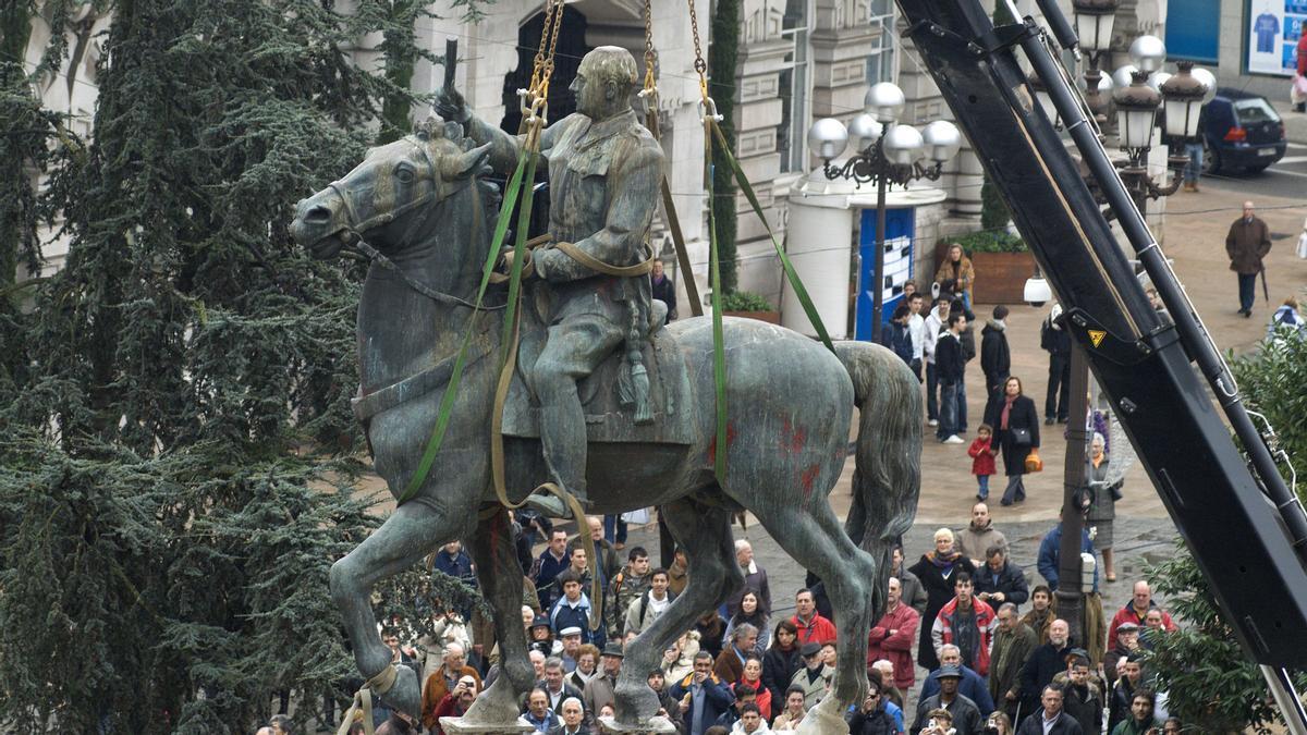 Franco deja de ser alcalde honorario de Santander 50 años después de su muerte