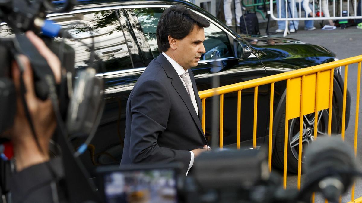 La jueza procesa a la pareja de Ayuso por fraude fiscal y falsificación de documentos