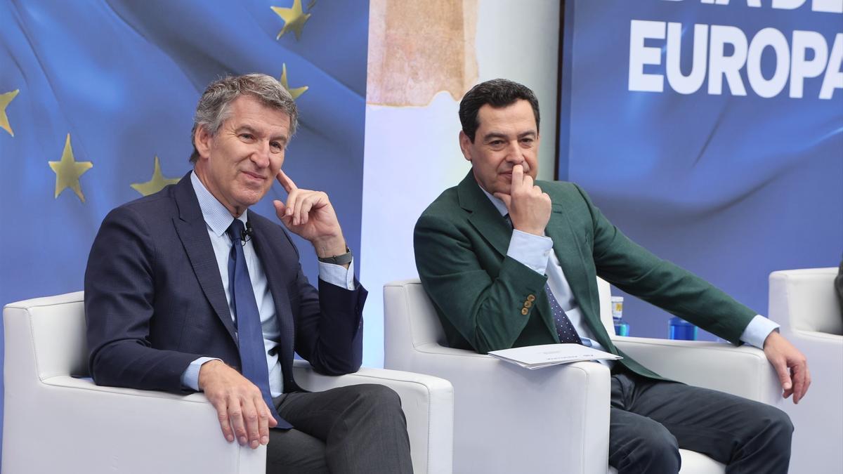 Feijóo se lía en un intento por criticar los tapones de botella: “Esto no vale de ejemplo, no es de plástico”