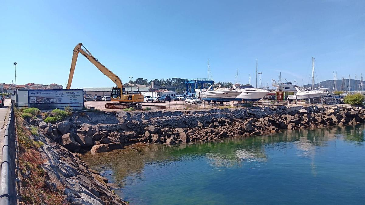 500 denuncias contra un relleno en el puerto de un municipio gallego con una evaluación ambiental de hace 20 años