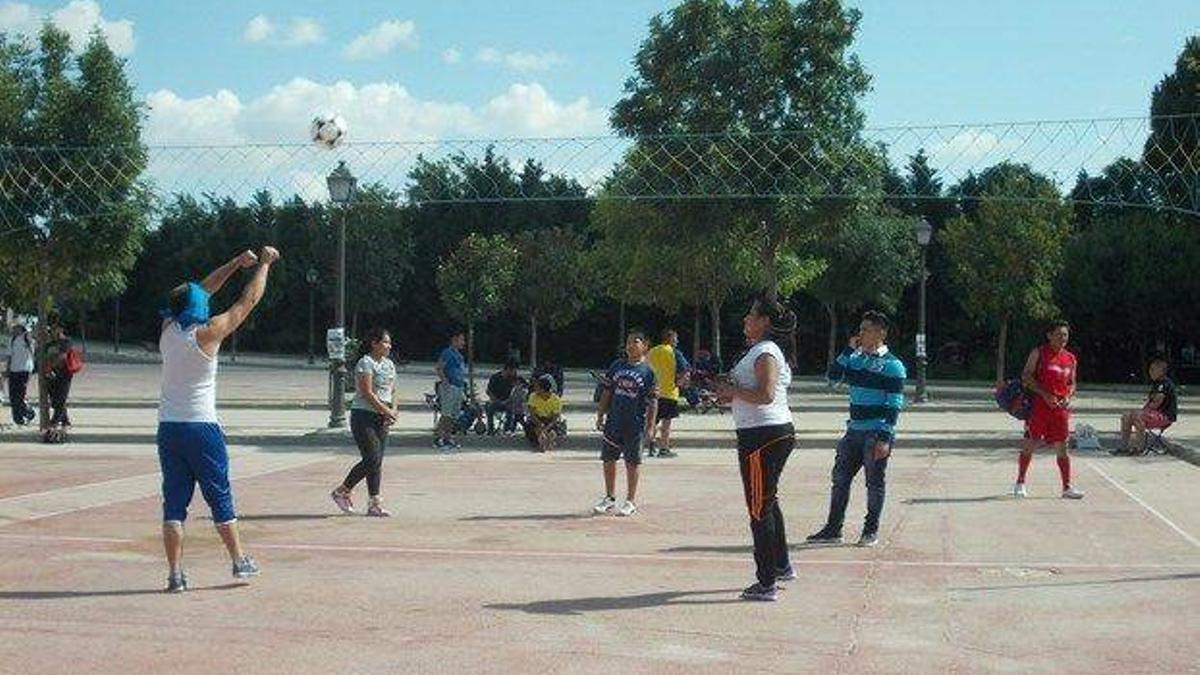 Victoria política del ecuavóley en Madrid después de meses de multas y denuncias de persecución policial