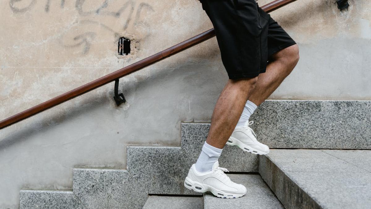 ¿Es bueno subir y bajar escaleras si tienes problemas de rodillas?