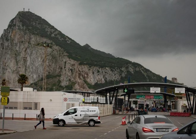 España y Reino Unido intensifican la negociación sobre Gibraltar a las puertas de la cumbre del «reseteo» de las relaciones con la UE