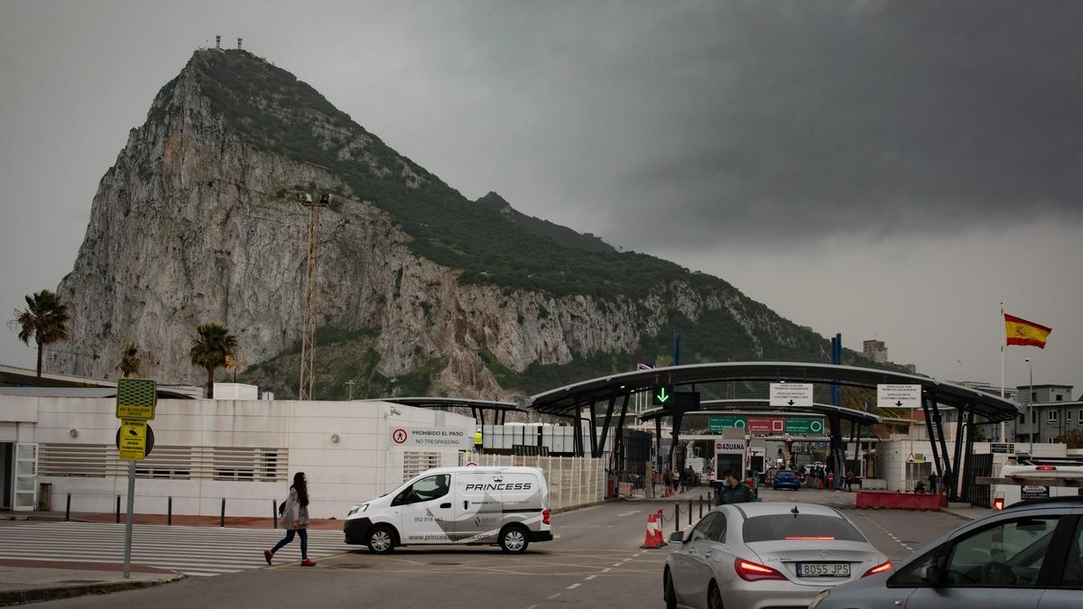 España y Reino Unido intensifican la negociación sobre Gibraltar a las puertas de la cumbre del «reseteo» de las relaciones con la UE