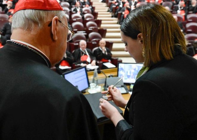 El momento en el que ‘destruyen’ el Anillo del Pescador del papa Francisco