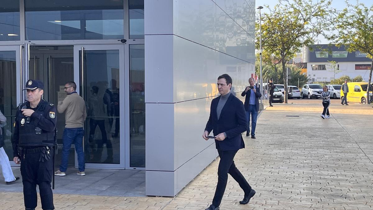 El hermano de Pedro Sánchez pide la suspensión de plazos para preparar el recurso contra su procesamiento