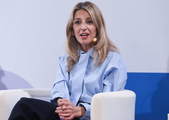 Yolanda Díaz propone que el Gobierno frene la OPA de BBVA a Banco Sabadell: «Es una muy mala noticia»