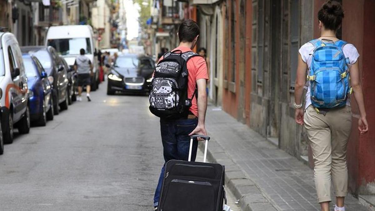 Rastreadores callejeros y una ‘spiderweb’: así se han detectado 11.500 pisos turísticos ilegales en Barcelona