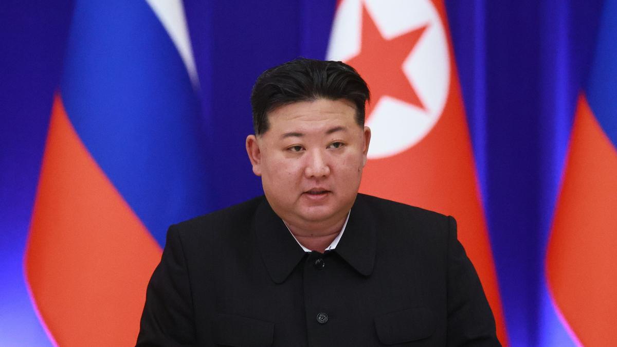 Kim Jong-un califica de «negligencia criminal» el grave accidente de un nuevo destructor norcoreano