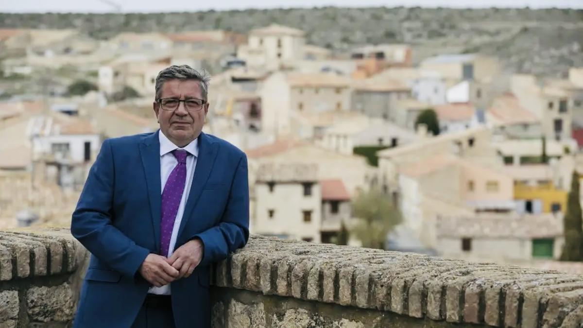 Investigados el alcalde y la secretaria de Fuendetodos por el desvío de 496.000 € municipales a un abogado solo en 2024