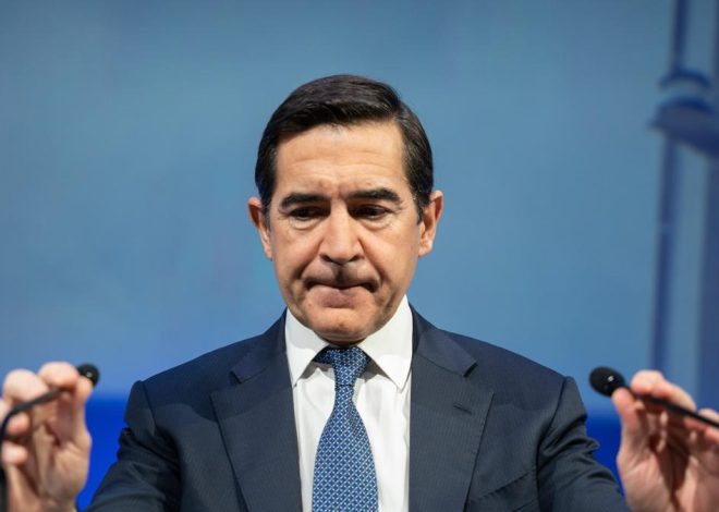 BBVA se aferra a los accionistas del Sabadell, los «legítimos propietarios» del banco, como tabla de salvación de la OPA