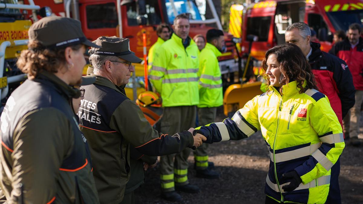 Condecorados y sin medios: Ayuso premia la labor de sus agentes forestales en la DANA después de ignorarlos tres semanas