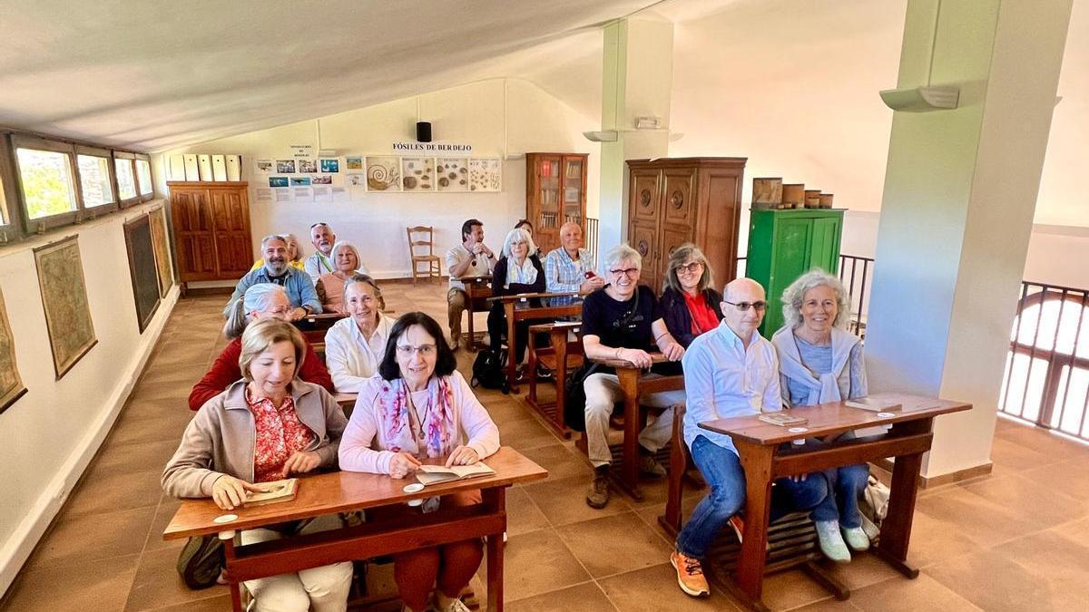 Un pueblo de 38 vecinos saca del olvido al niño prodigio del violín que fue el profesor de música más joven de España
