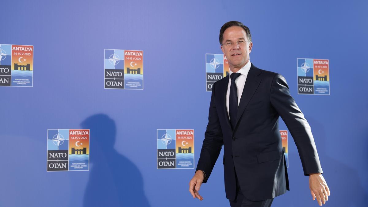La justicia europea investiga un caso de corrupción en compras de material militar para la OTAN