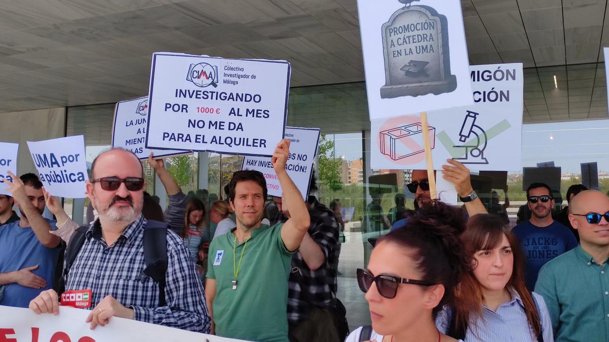 Los docentes de la Universidad de Málaga claman contra los recortes en pleno desembarco de universidades privadas