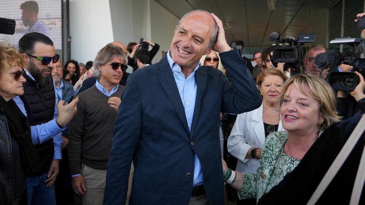 Camps descarta presidir el PP autonómico y dice que nunca iría por libre: «Soy del partido hasta los tuétanos»
