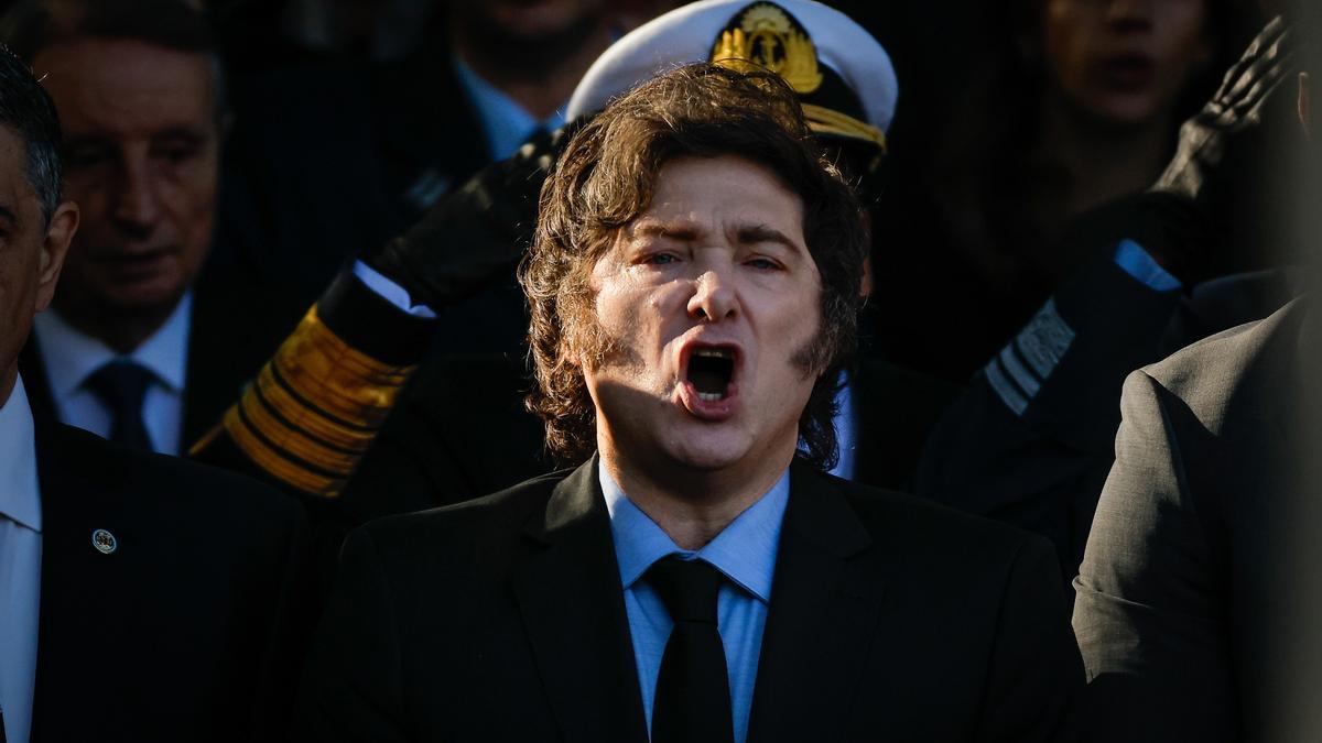 «Mandriles», «mierdas» y «mentirosos»: así propaga Milei el odio contra el periodismo en Argentina