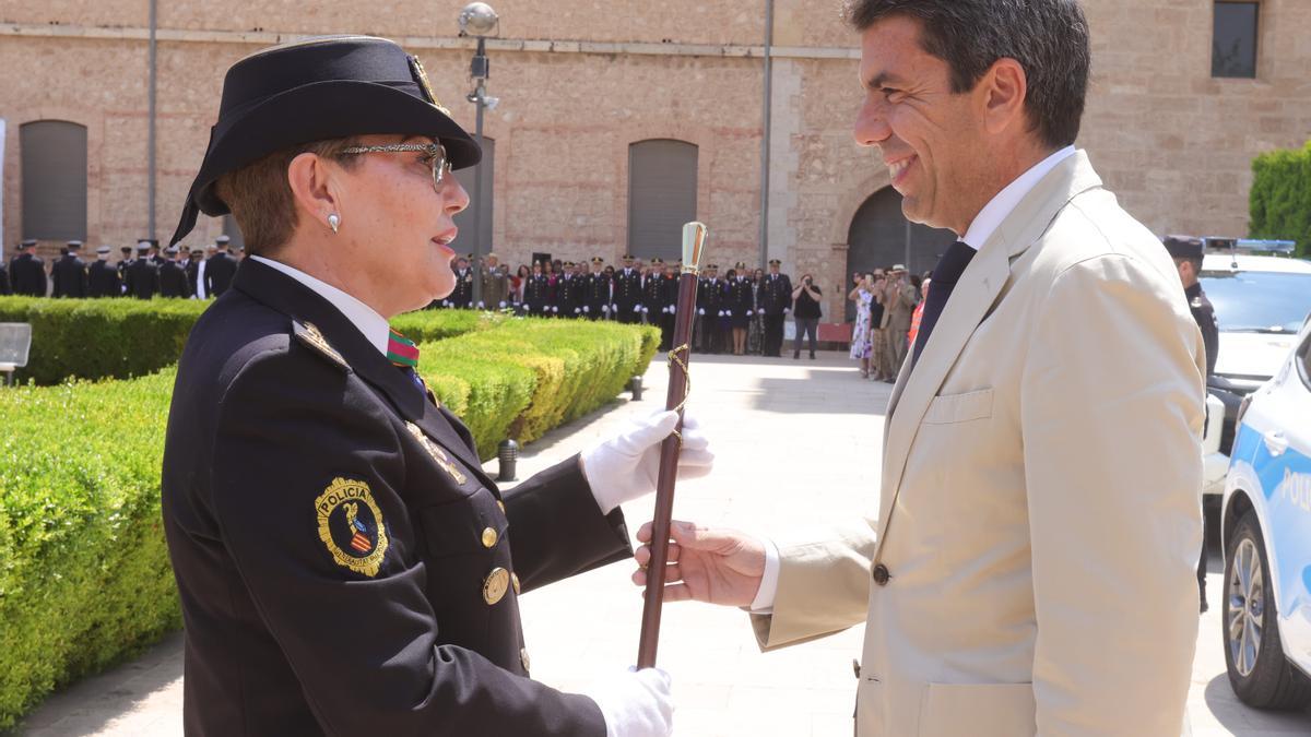 La jefa de la Policía de la Generalitat condecora a la responsable de custodiar grabaciones de Mazón el día de la DANA