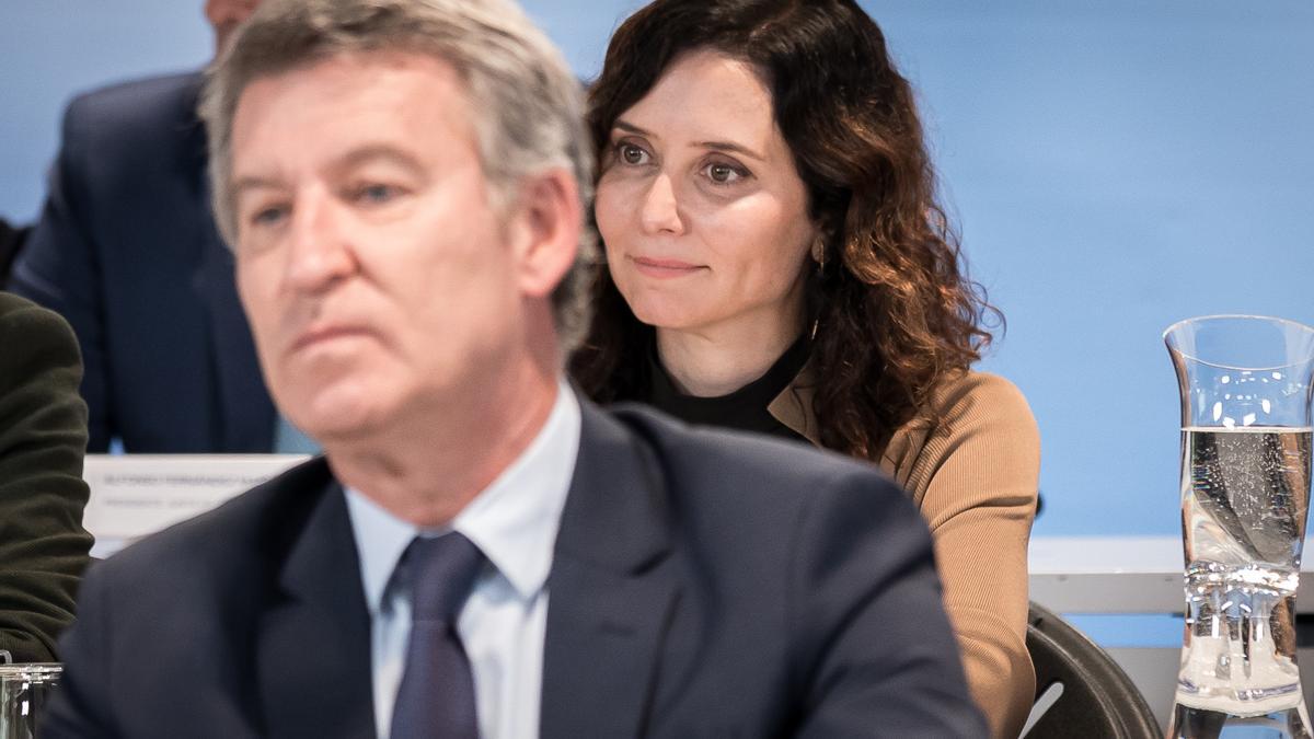 Feijóo elige a la imputada ‘número tres’ de Ayuso como vocal de la comisión organizadora del congreso del PP