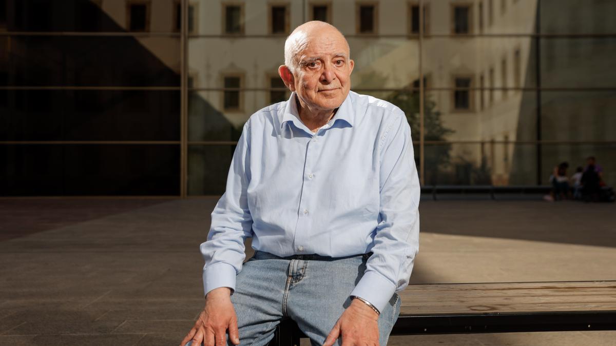 Marco d’Eramo, sociólogo: «Ciudades como Barcelona no están en contra del turista, sino del turista pobre»