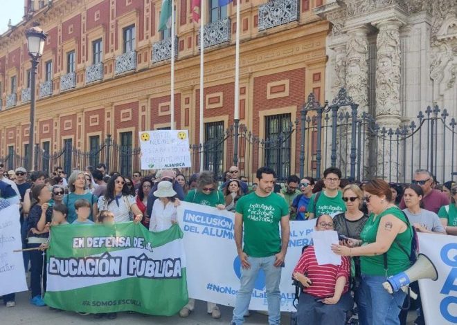La defensa de la educación pública coge impulso en las calles de Sevilla y Málaga «para que ningún niño se quede atrás»