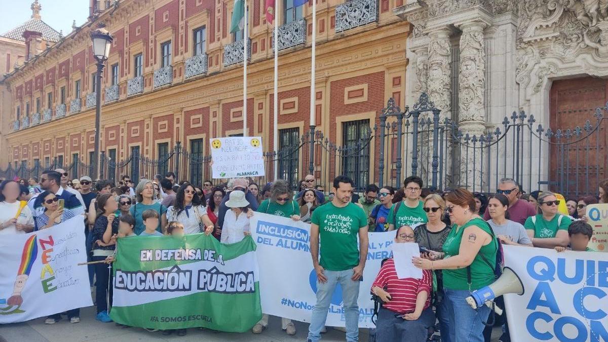 La defensa de la educación pública coge impulso en las calles de Sevilla y Málaga «para que ningún niño se quede atrás»