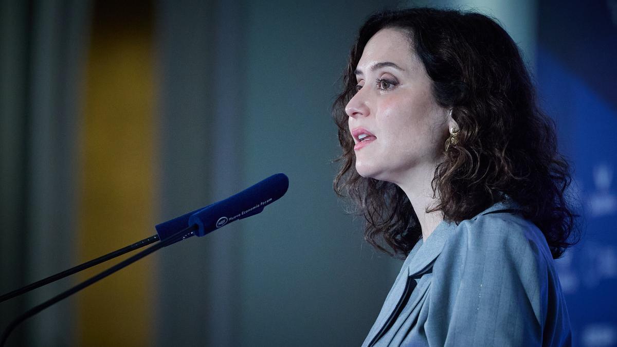 Ayuso respalda la energía nuclear en un foro en Francia y acusa al Gobierno de «condenarla sin rigor científico»
