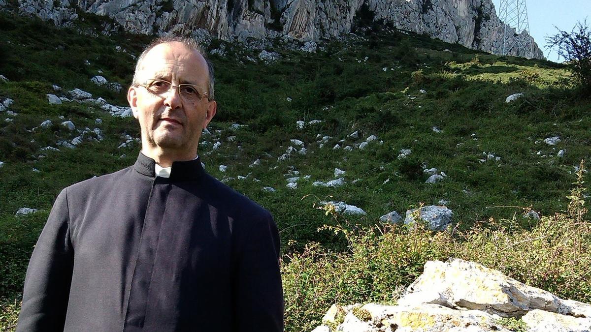 Manuel Escariz, de objetor antimilitarista en el final de la dictadura a morir como cura ultraconservador en Mondoñedo