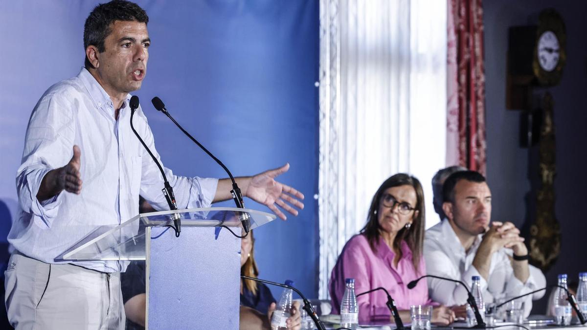 Mazón se bunkeriza con el PP de la provincia de Valencia para resistir pero sin Catalá: «Ni un paso atrás»
