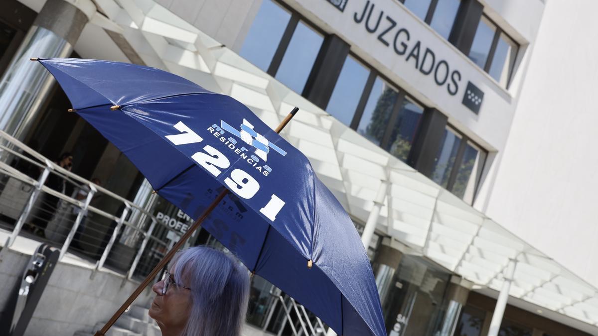 La jueza suspende la declaración de los altos cargos de Ayuso imputados por las muertes en residencias