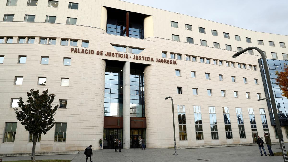 Piden tres años de cárcel y 43 millones a siete personas por paralizar las obras de un proyecto de lujo en Navarra