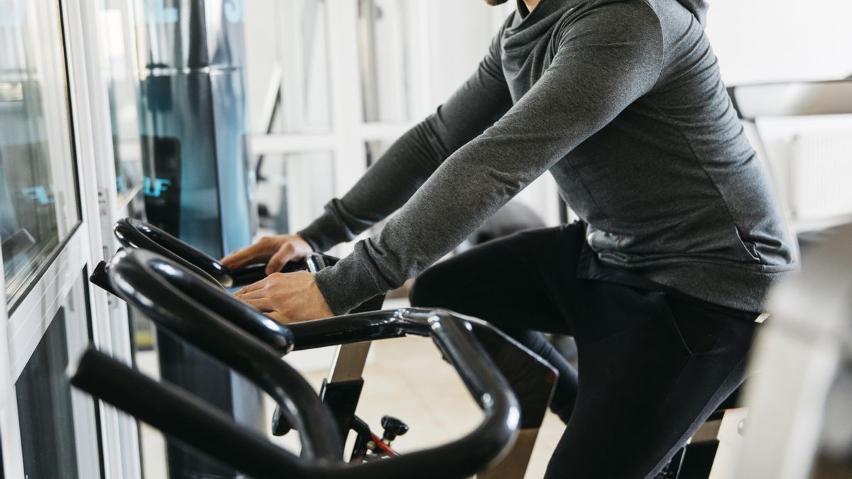 ¿Es mejor hacer cardio antes o después de las pesas?