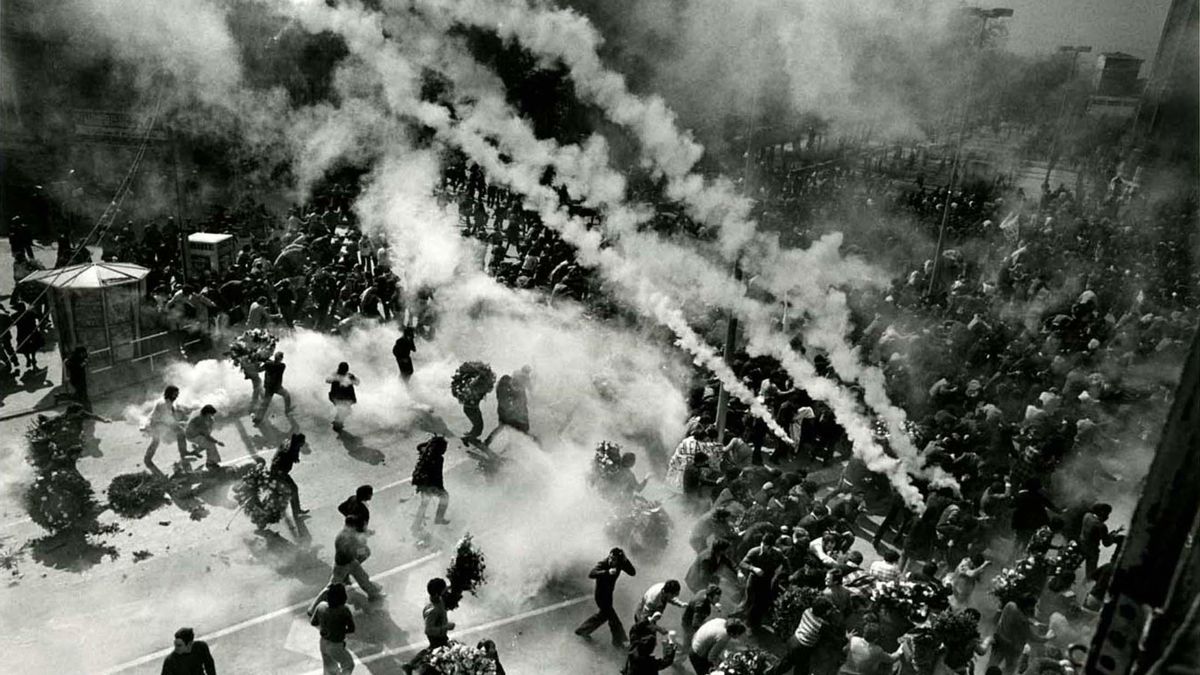 Rafael R. Tranche: «Las fotografías reflejaron la Transición de manera más fiel y libre que la televisión»