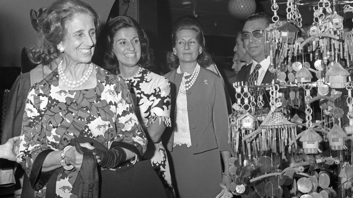 Otros ‘simpa’ de los Franco además de las estatuas: cuando los joyeros de Santiago cerraban para evitar la rapiña del régimen