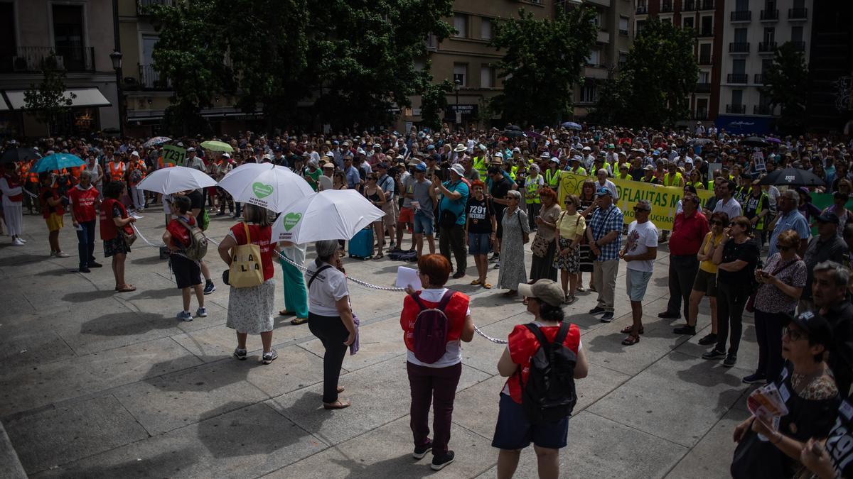 «Verdad y reparación»: familiares de los fallecidos en residencias y de las víctimas de la DANA claman justicia en Madrid