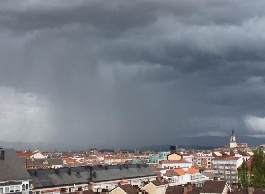 La Aemet activa avisos en la Comunidad de Madrid por tormentas y rachas de viento fuertes