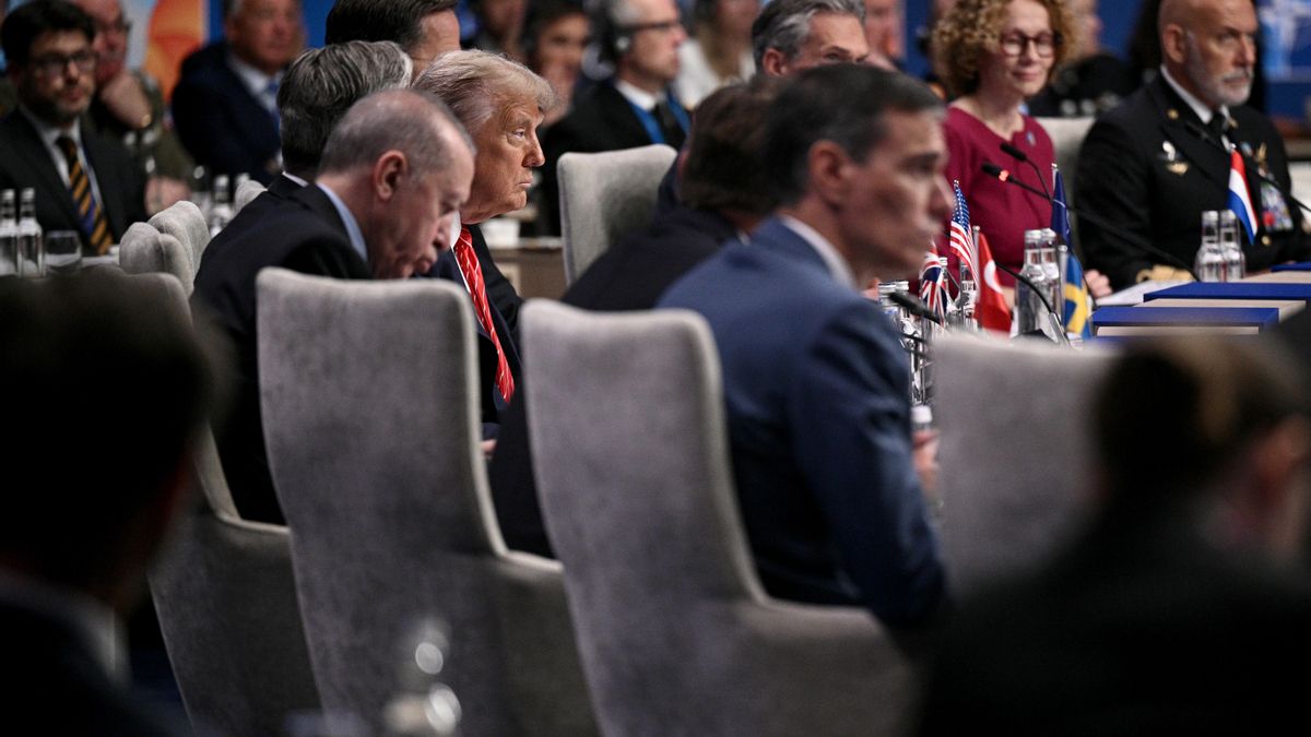 La diplomacia de Trump: aduladores, chantajes y bronca a quien le lleva la contraria
