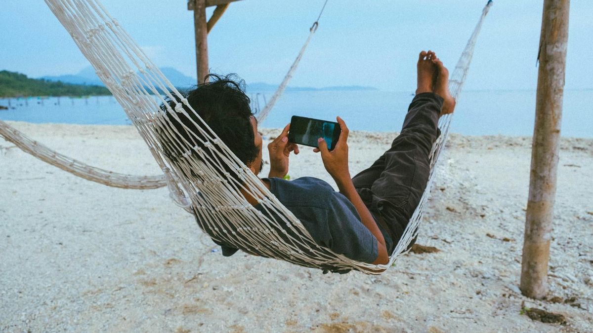 Vacaciones sin notificaciones: cómo viajar desconectando (de verdad) del móvil