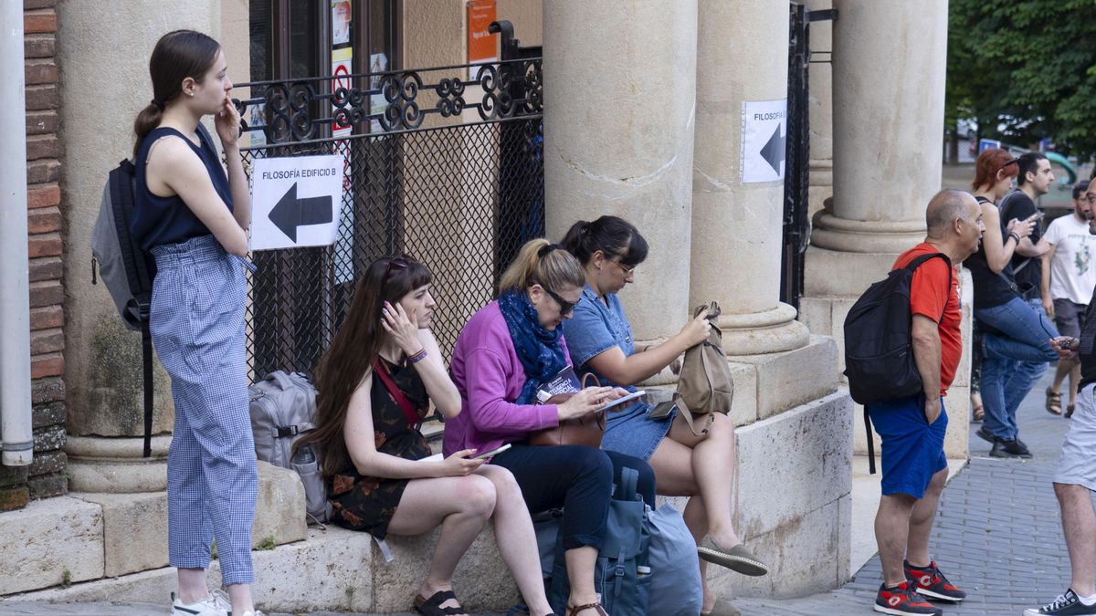Nervios y mucho calor en las oposiciones a cuerpos docentes, con casi 140.000 aspirantes para 20.000 plazas