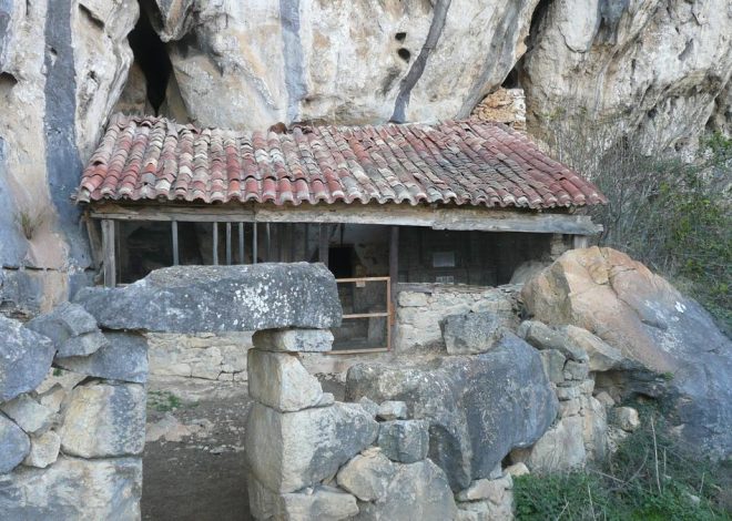 La bonita ermita medieval que es la iglesia más antigua de Cantabria