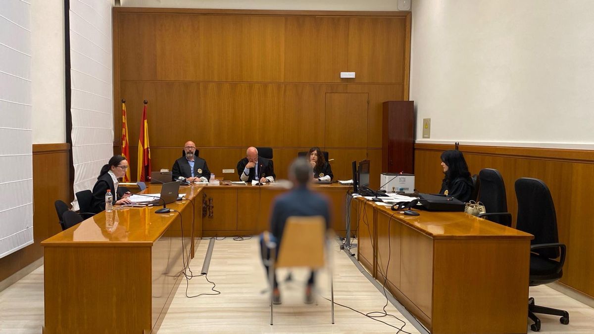 Un mosso condenado por acoso, a juicio por buscar datos del profesor de salsa de su expareja en la base policial