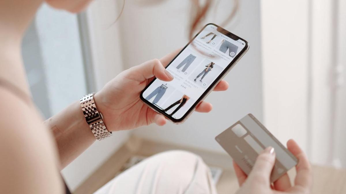 El armario lleno y no tengo nada que ponerme: cómo combatir las compras impulsivas de ropa
