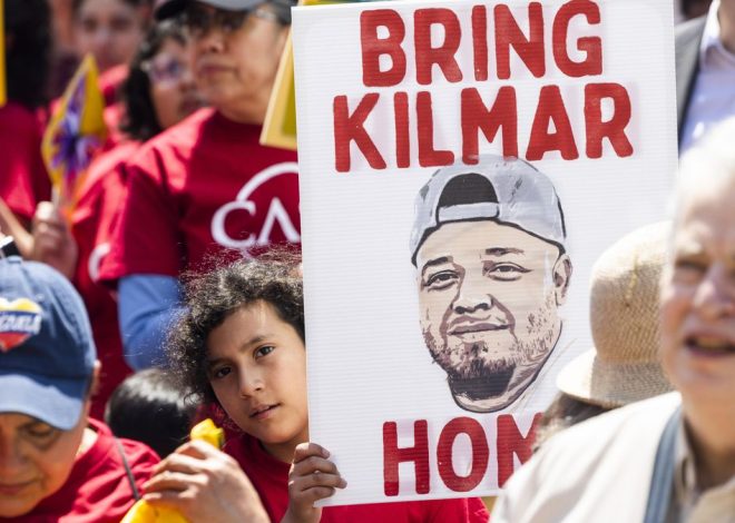 La Administración Trump devuelve a EEUU a Kilmar Abrego, el salvadoreño deportado por error, tras semanas desoyendo a los tribunales