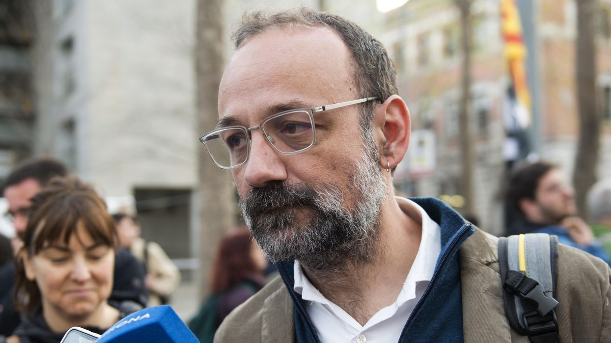 Benet Salellas, la antítesis de las togas de oro que envió a Artur Mas «a la papelera» y defenderá a Santos Cerdán