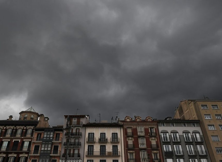 Sigue el tiempo de contraste en Madrid: altas temperaturas en el sur y tormentas en la Sierra