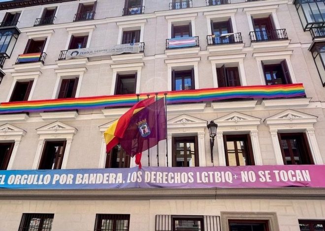 Almeida corrige a Fanjul y frena la retirada de banderas arcoíris en balcones de la oposición para evitar una «estúpida guerra»