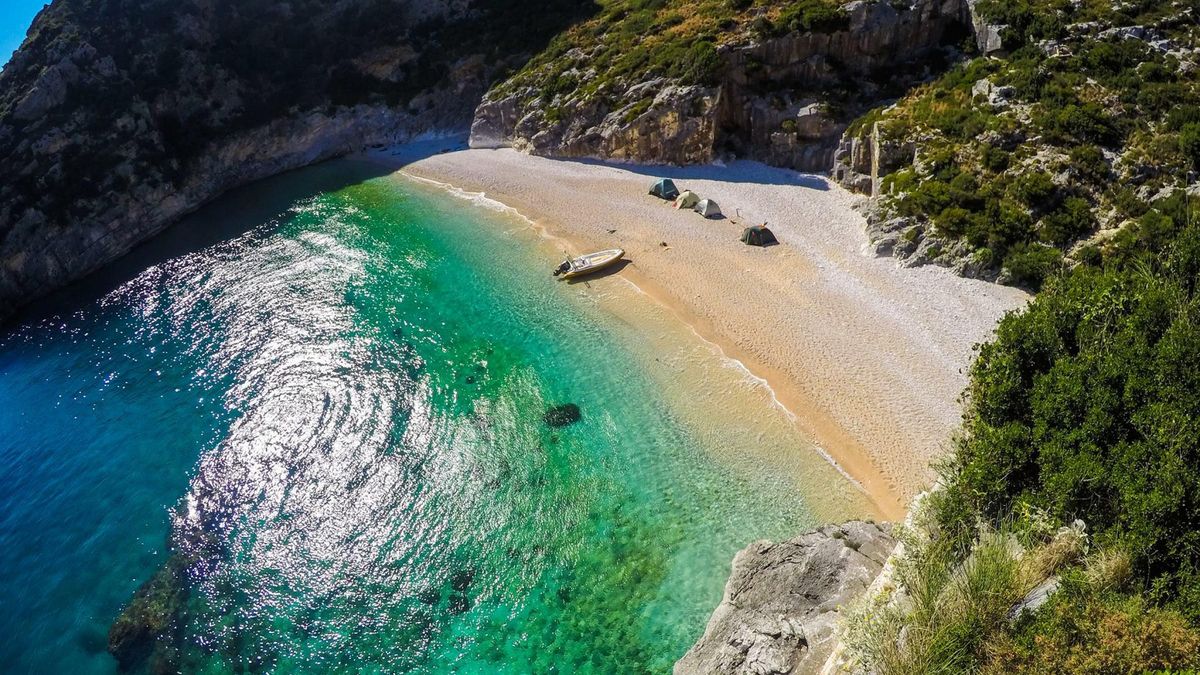 Albania también tiene paraísos: diez playas que podrían estar en el Caribe (pero están aquí al lado)