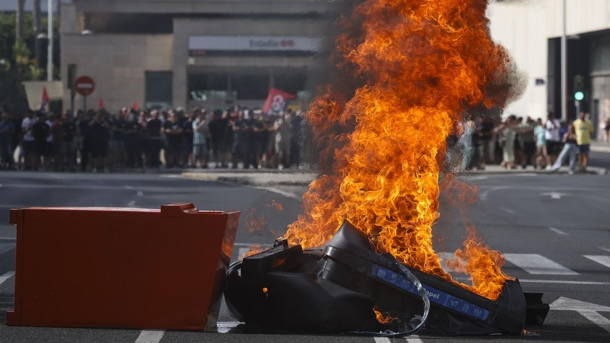 Las 11 claves del nuevo conflicto del metal en Cádiz: el regreso de las barricadas por un «convenio definitivo»