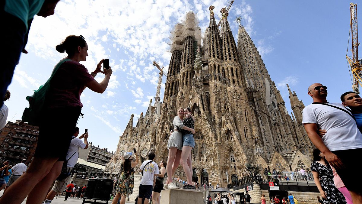 Barcelona se encamina a un nuevo verano de récord turístico pese a las promesas de mitigar la masificación